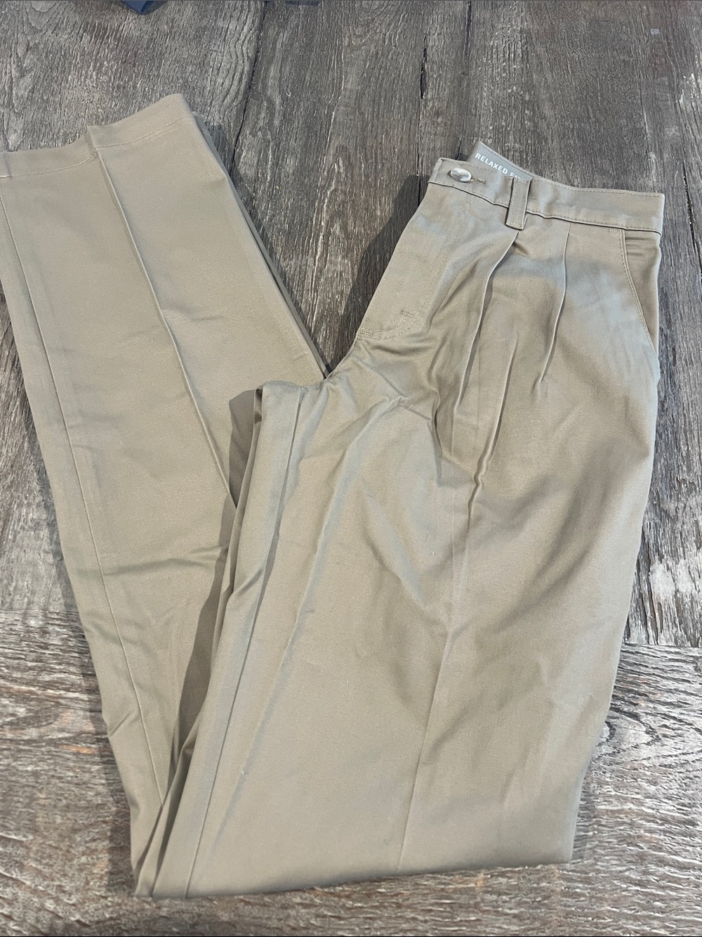 Wrangler Men's Classic Pleated front relaxed fit Dress Pants in Khaki